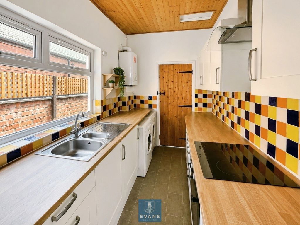 Property photo 3 of 12 Kitchen