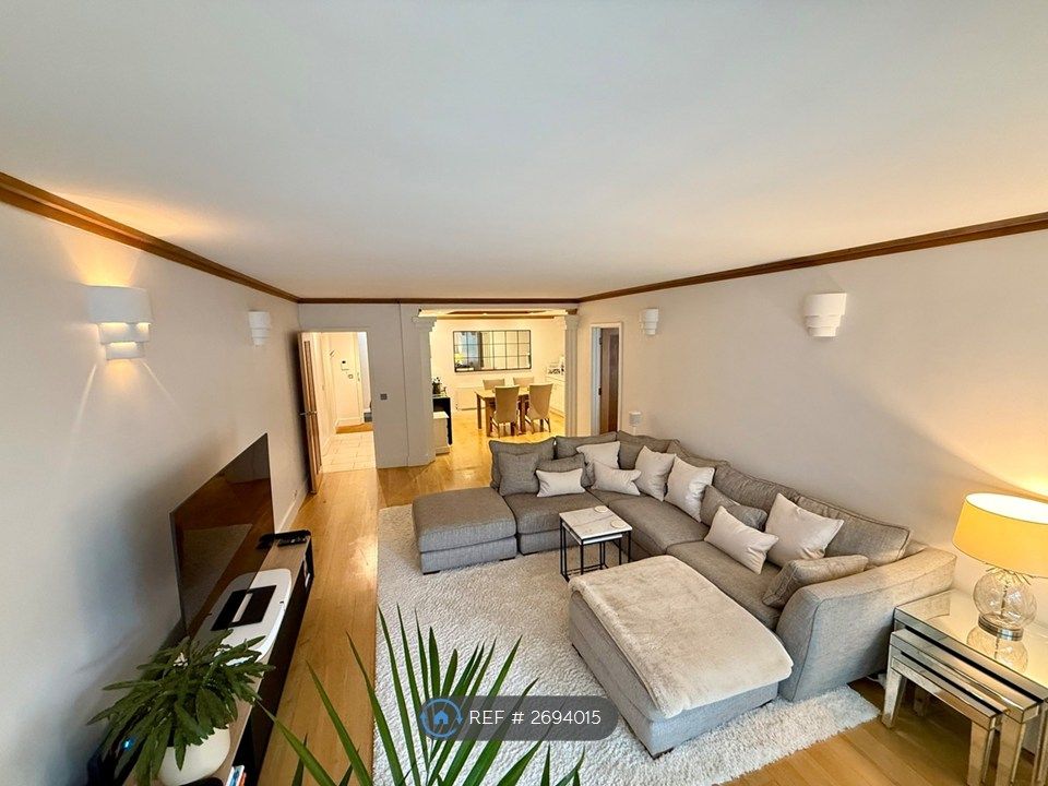 Property photo 1 of 35 Living Room