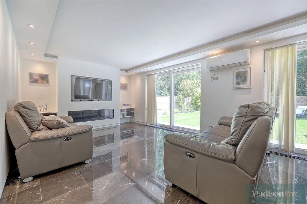 Property photo 3 of 43 Picture No. 63