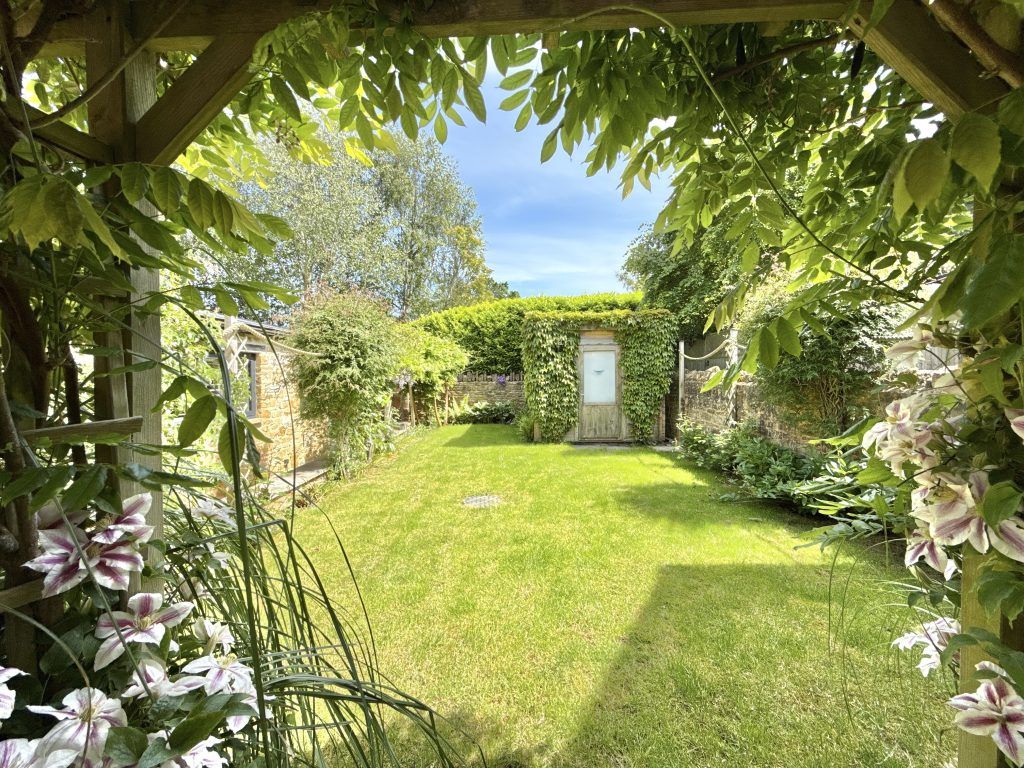 Property photo 1 of 32