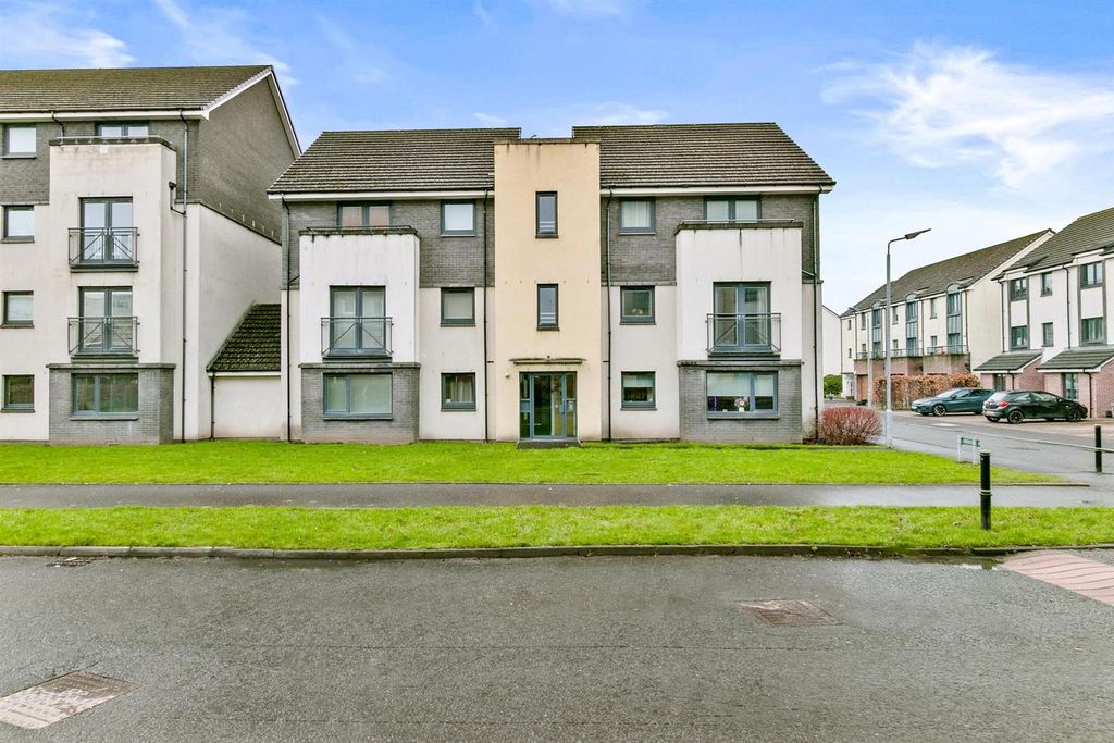 Property photo 2 of 21