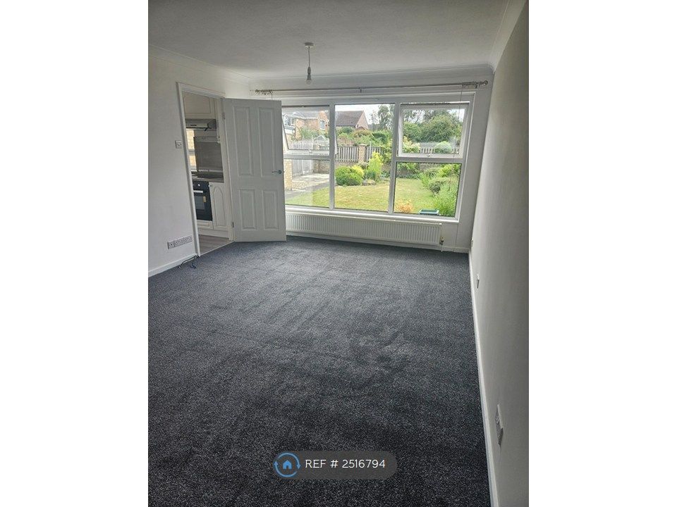 Property photo 3 of 33 Living/Dining Room