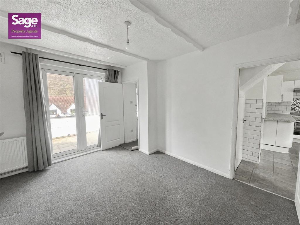 Property photo 3 of 22