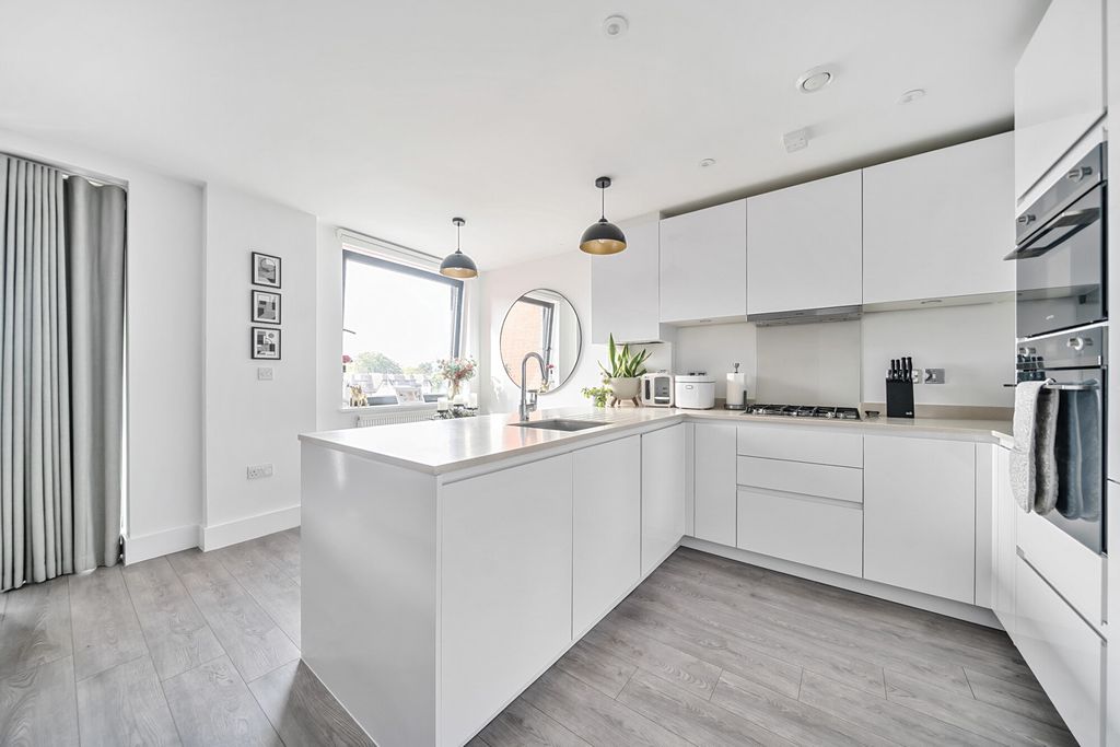 Property photo 1 of 18 Kitchen