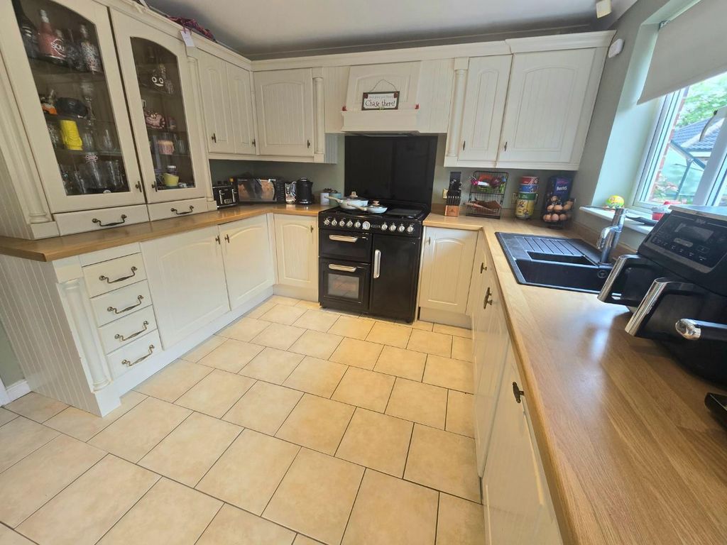Property photo 3 of 23