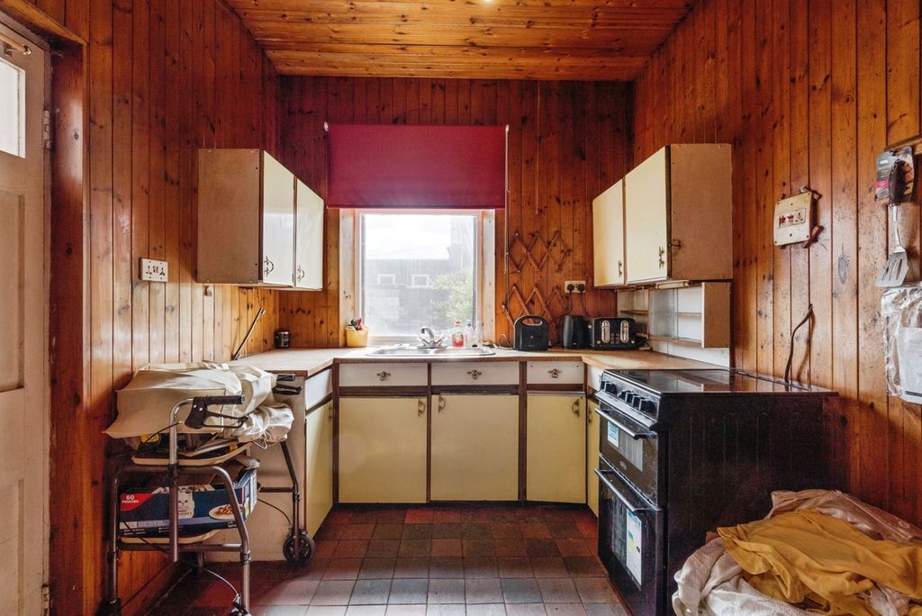 Property photo 3 of 24 Pbox-Img.Jpg