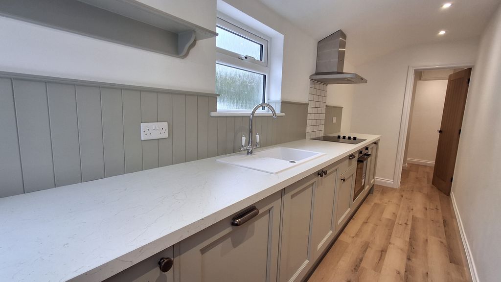 Property photo 3 of 15 Kitchen