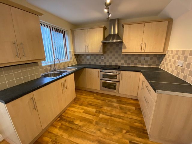 Property photo 3 of 18 Kitchen