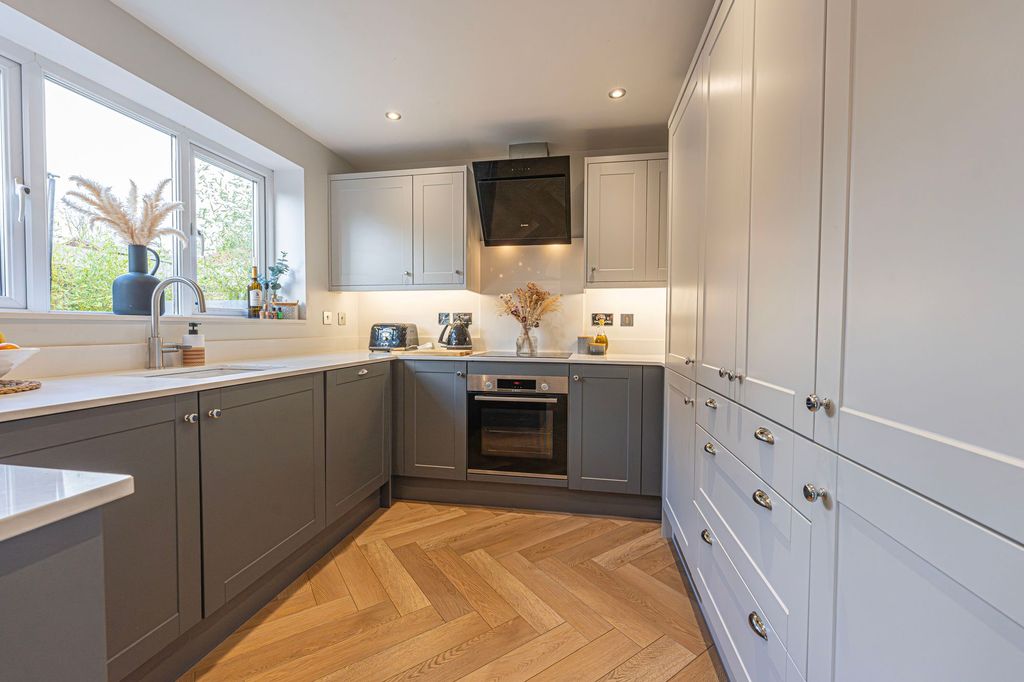 Property photo 3 of 39