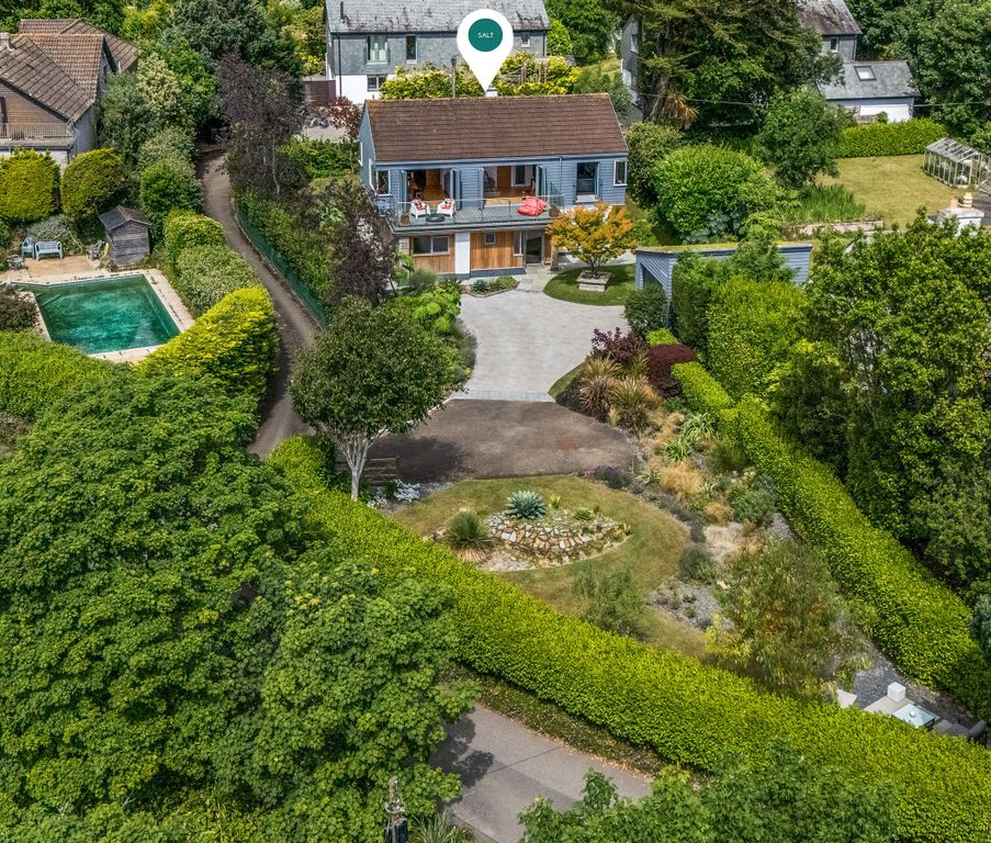 Property photo 2 of 39