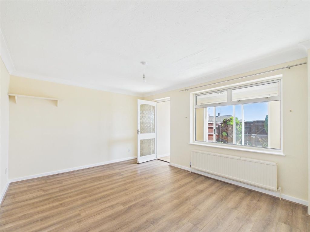 Property photo 3 of 9 Living Room