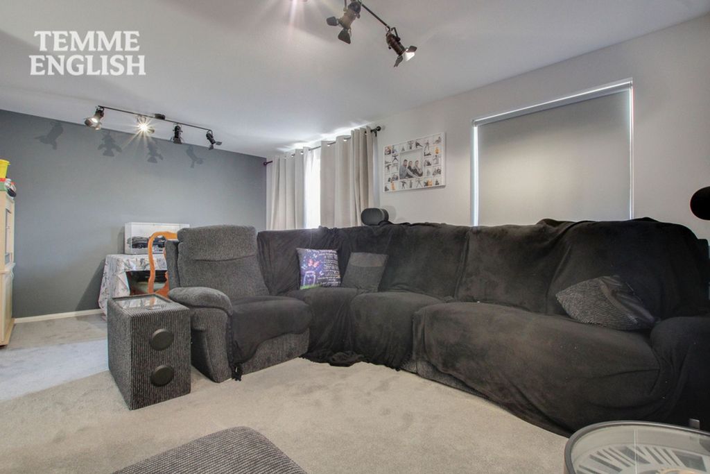 Property photo 3 of 27