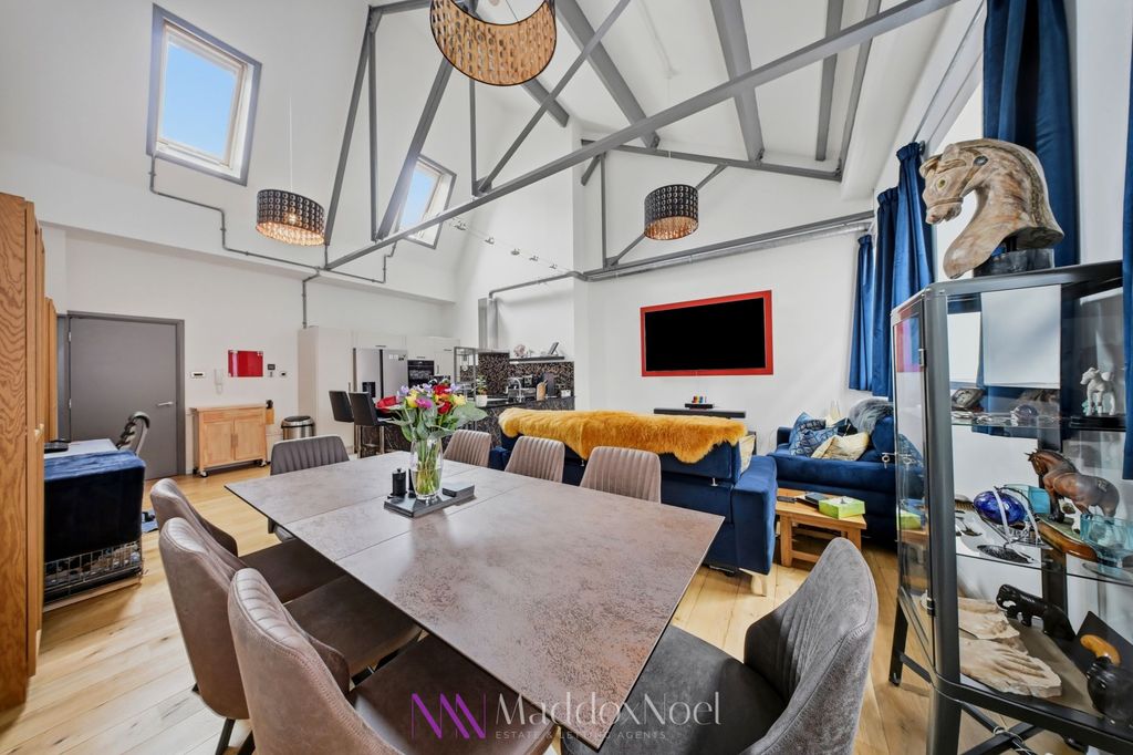 Property photo 1 of 38