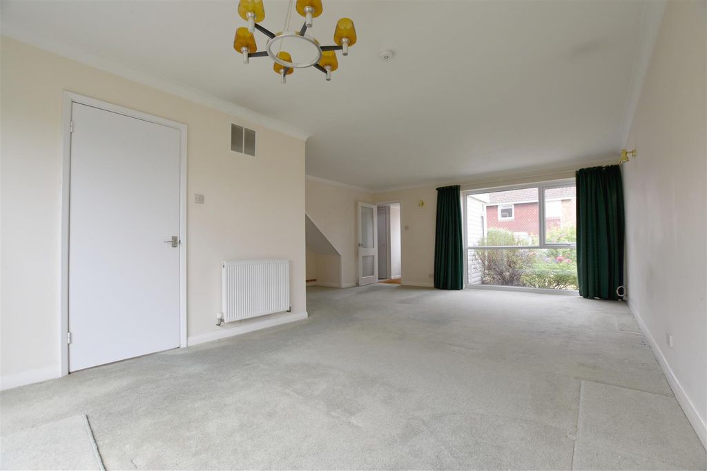 Property photo 3 of 13 Lounge2.Jpg