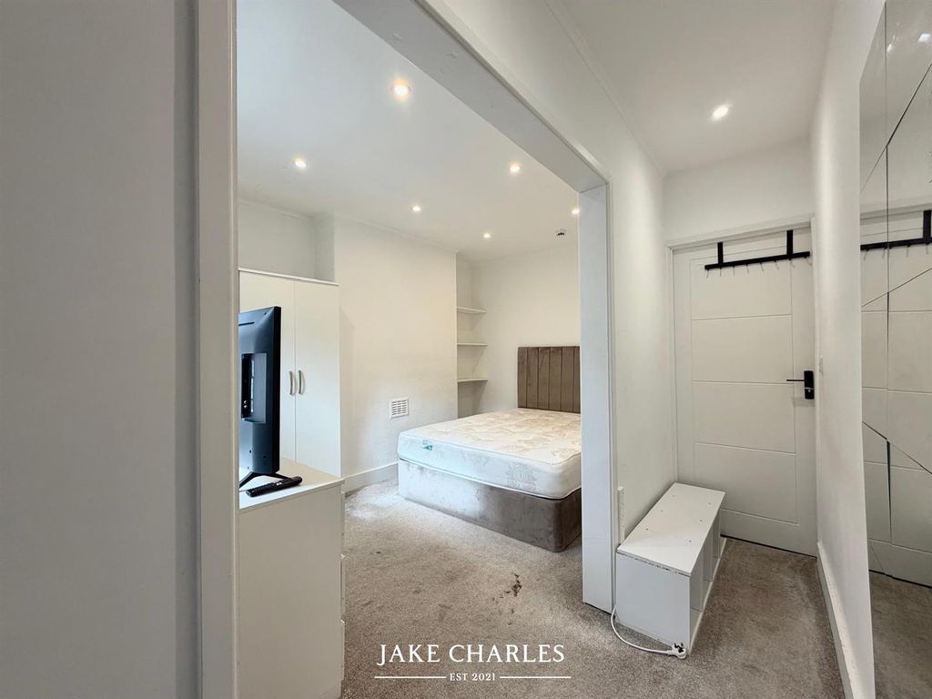 Property photo 1 of 8 25A5dc27-F94A-4470-8c6d-862Dec1c5Cf2.Jpg