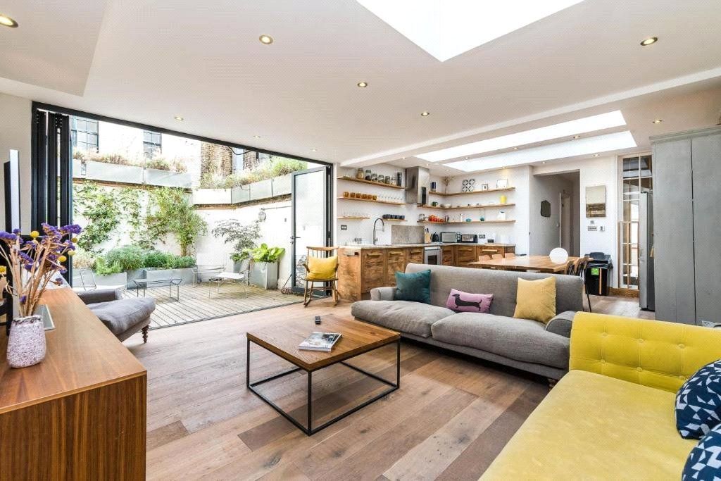 Property photo 1 of 17 Reception/Kitchen