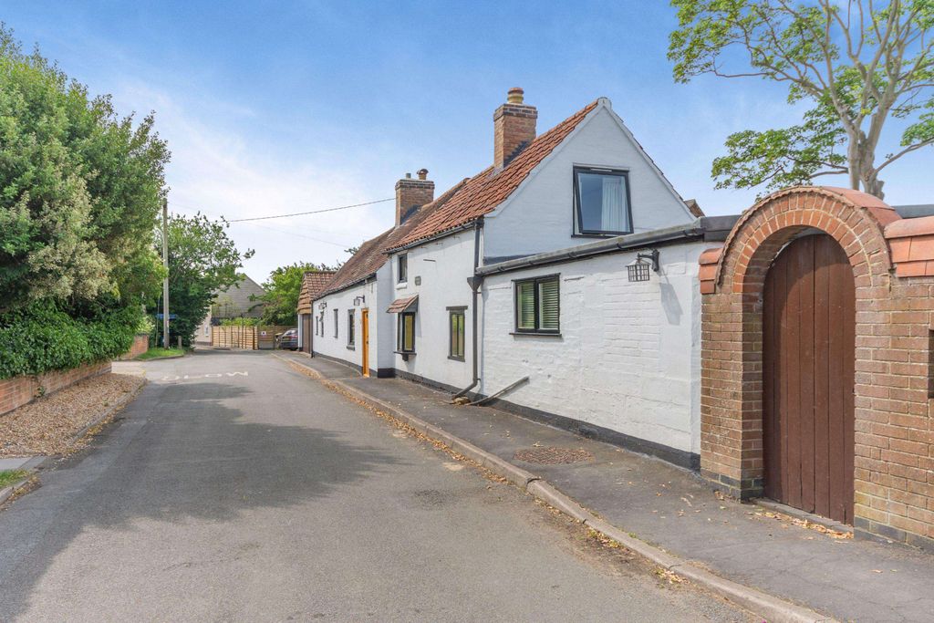 Property photo 1 of 34 6 Dickmans Lane, Melton Mowbray, Leicestershire, Le14 4Bg