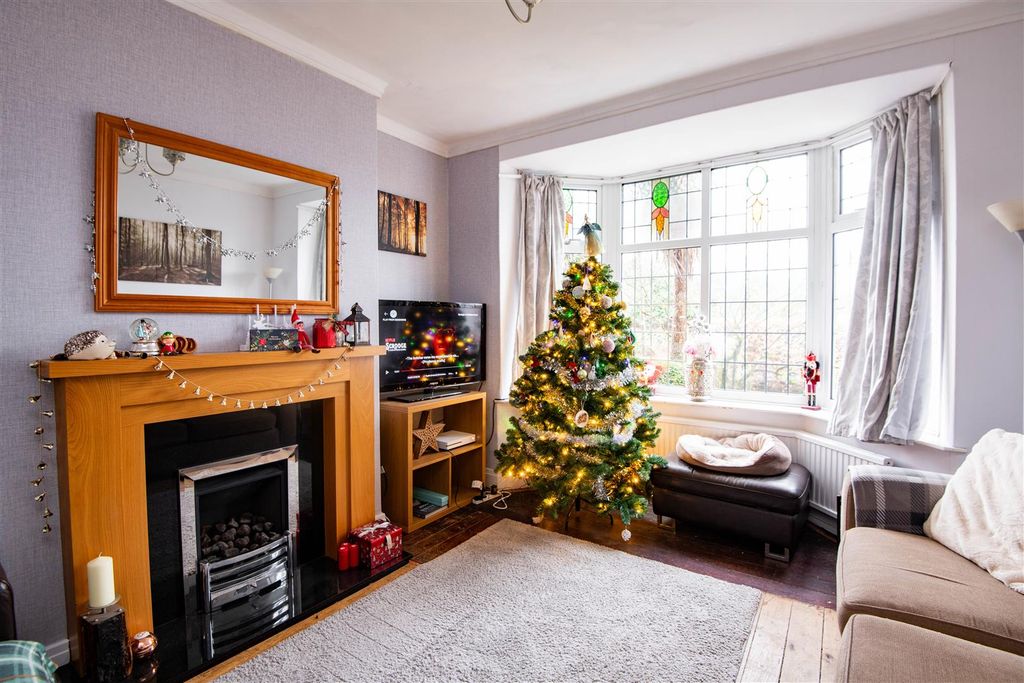 Property photo 2 of 15 Lounge