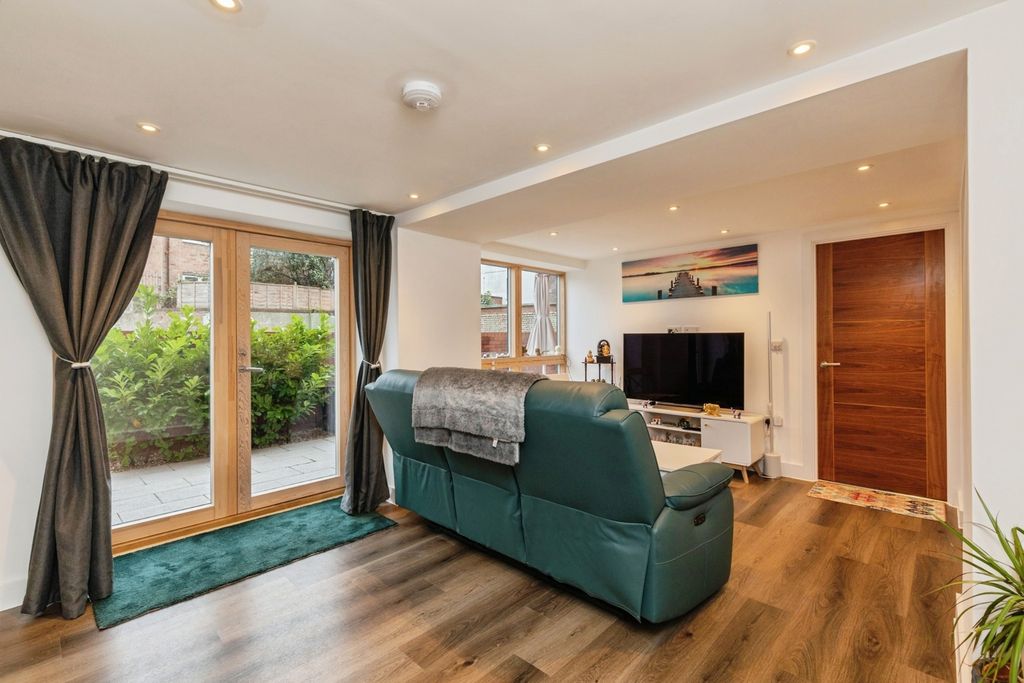 Property photo 2 of 19 Pbox-Img.Jpg