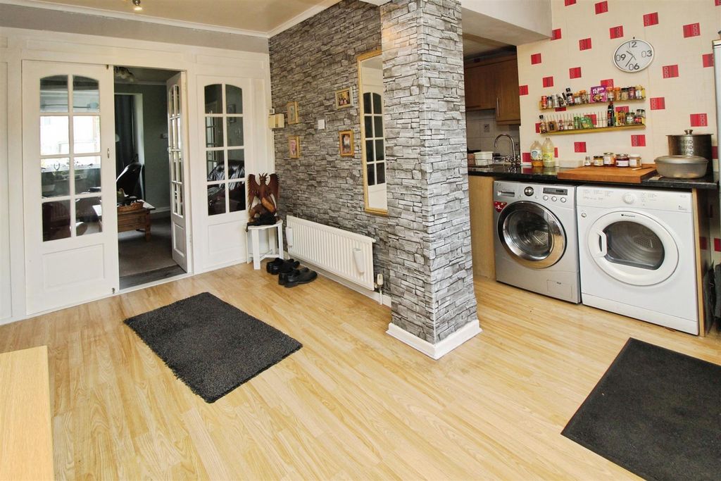 Property photo 2 of 16 Kitchen/Diner