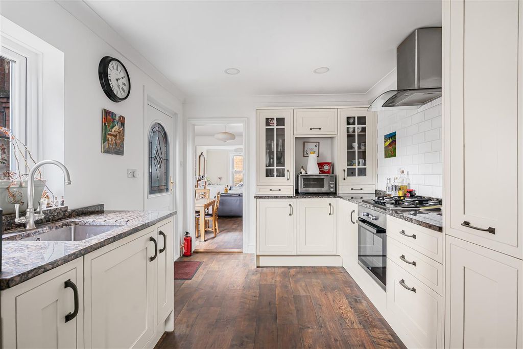 Property photo 3 of 18 17_66951.Jpg