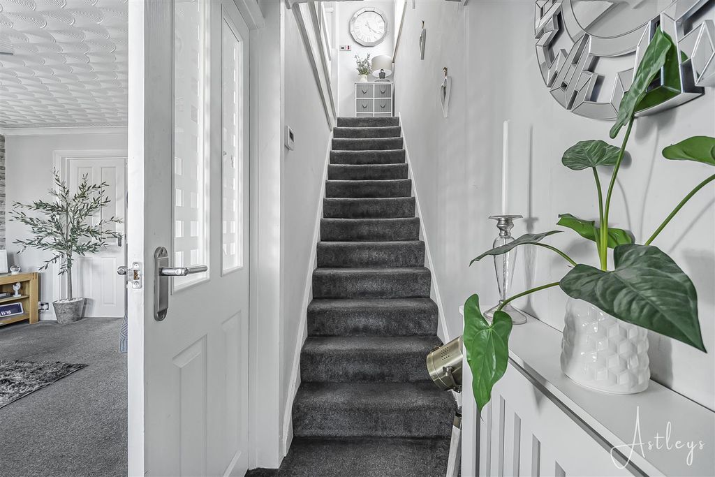 Property photo 2 of 20 Hallway