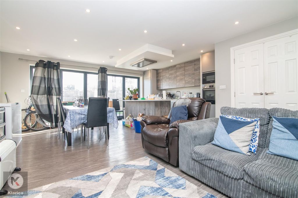 Property photo 3 of 15 Brooklands-3.Jpg