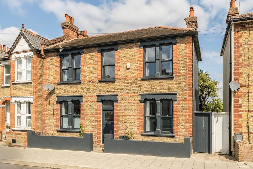 Property photo 1 of 8