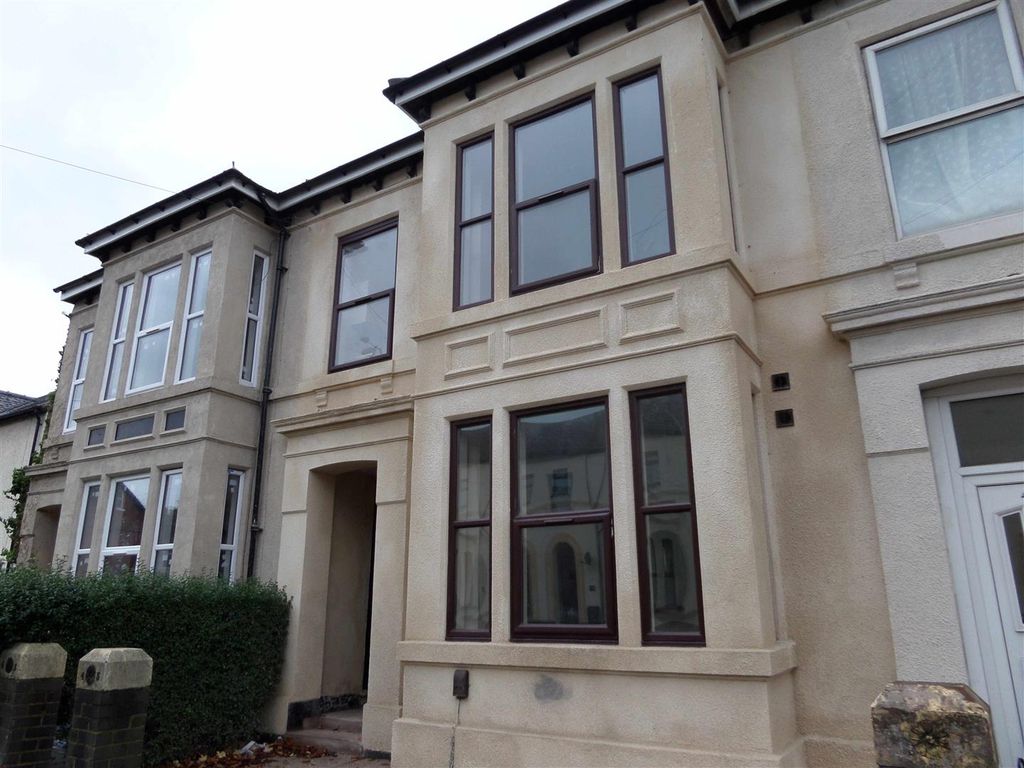 Property photo 1 of 7 Front