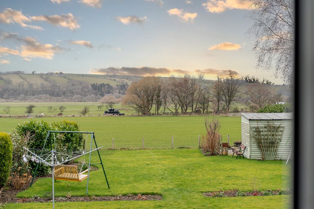 Property photo 2 of 38