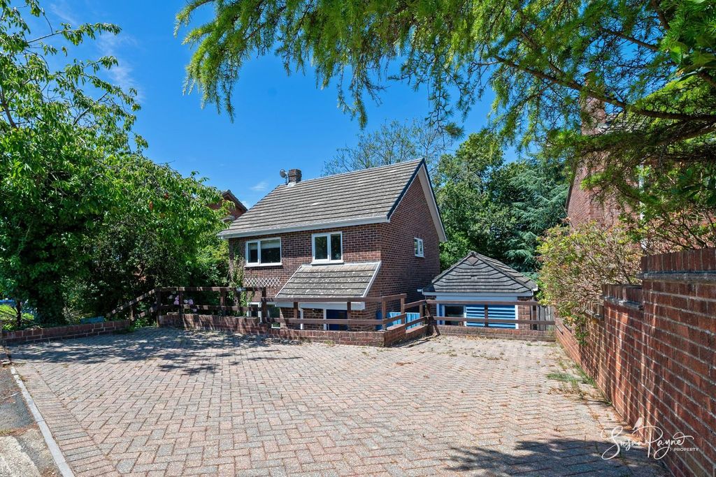 Property photo 2 of 36 Driveway