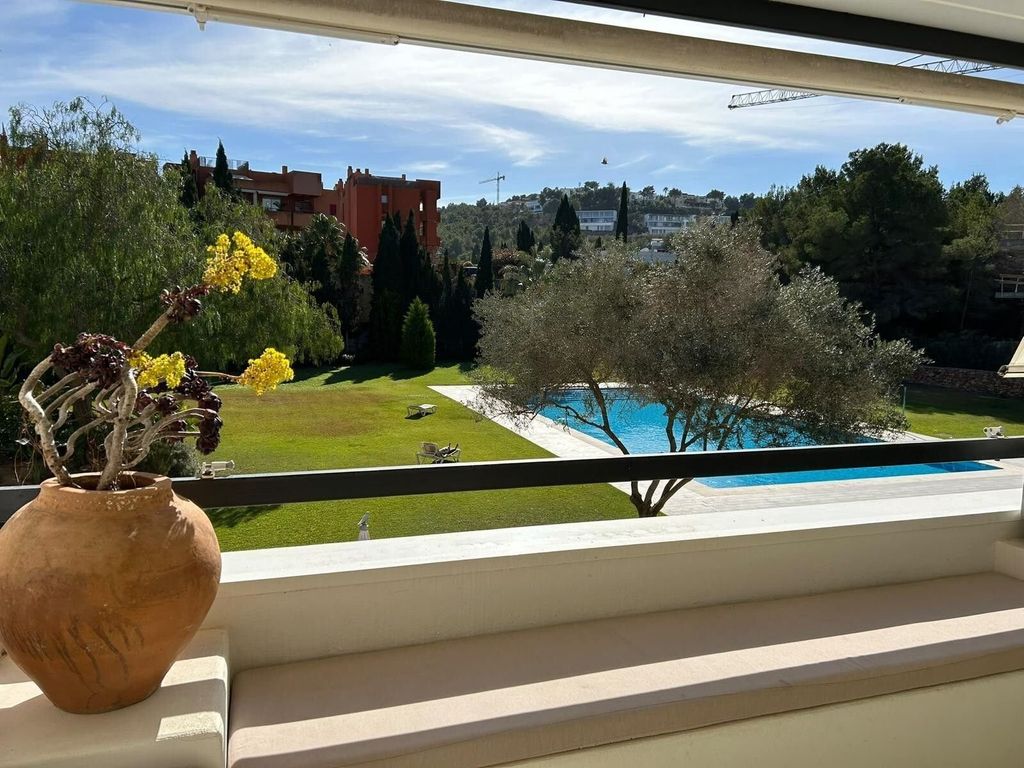 Property photo 1 of 12 Apartment In Roca Llisa