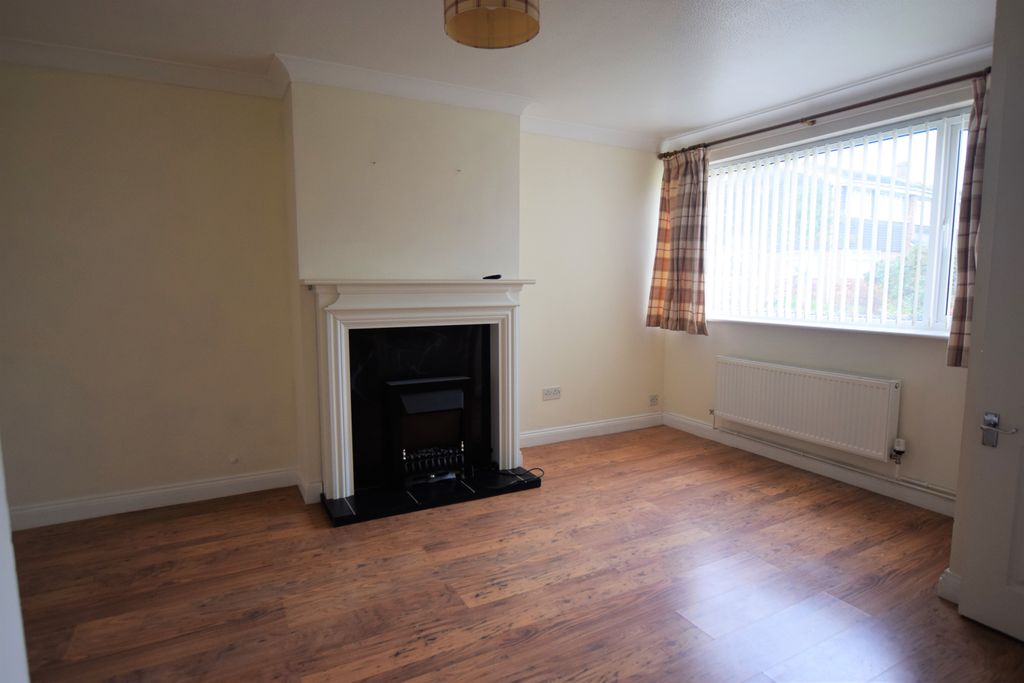 Property photo 3 of 17 Photo 03