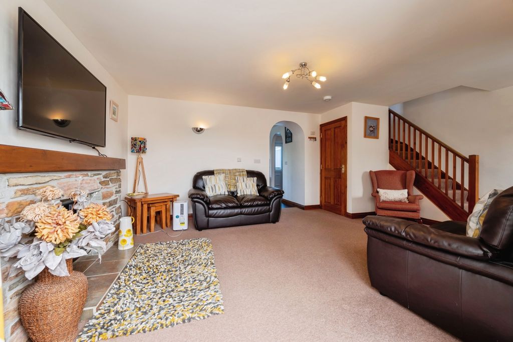 Property photo 3 of 20 Photo