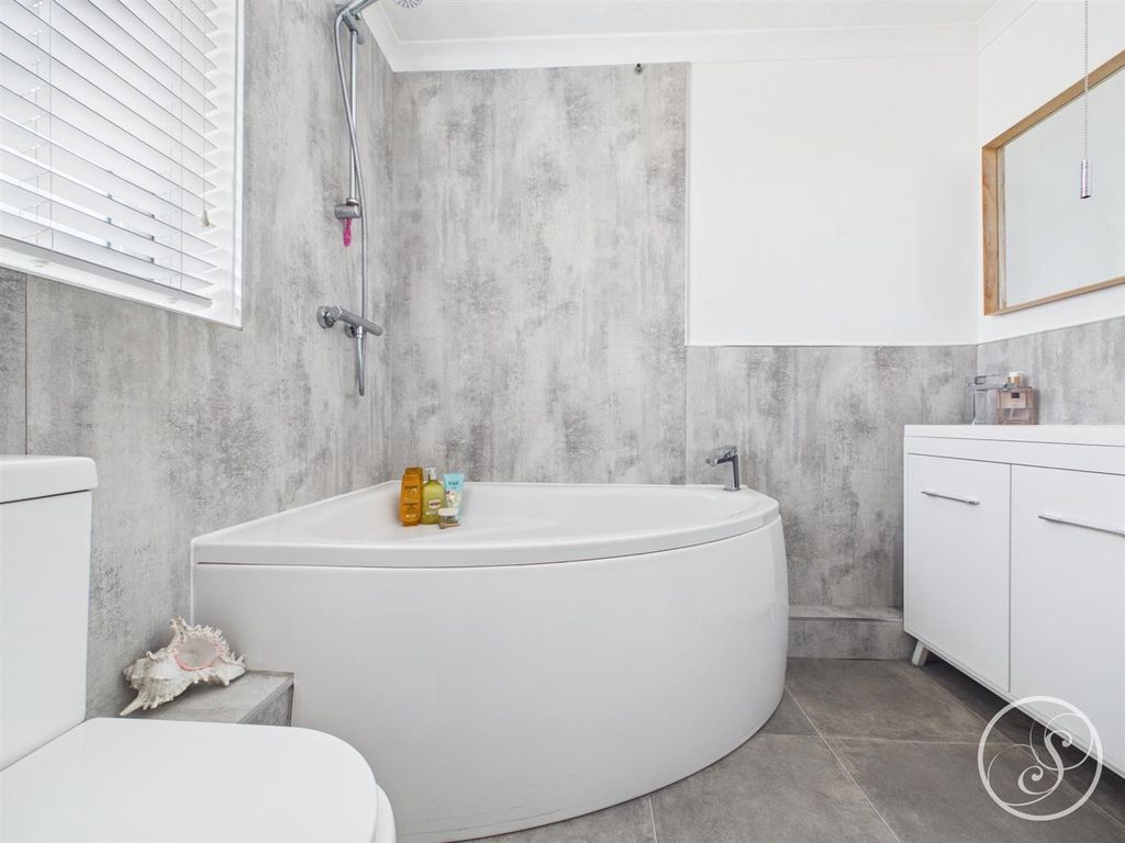 Property photo 3 of 36 Bathroom