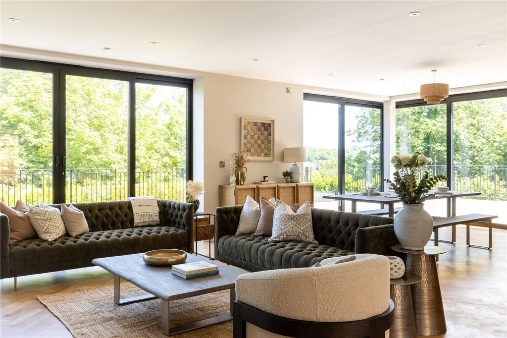 Property photo 3 of 35 Picture 3