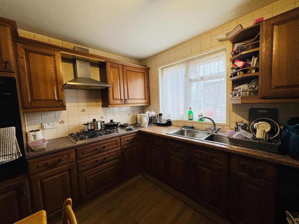 Property photo 1 of 11 Kitchen