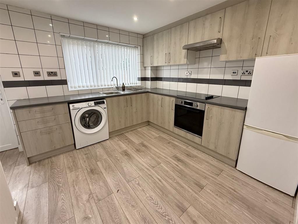 Property photo 2 of 14 Kitchen