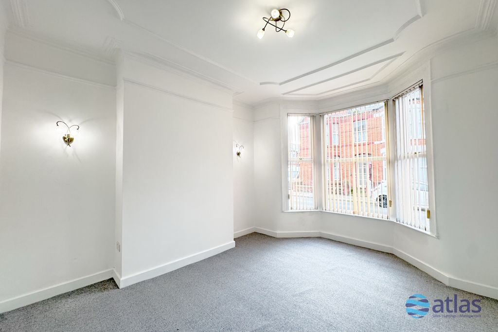 Property photo 2 of 14 Lounge