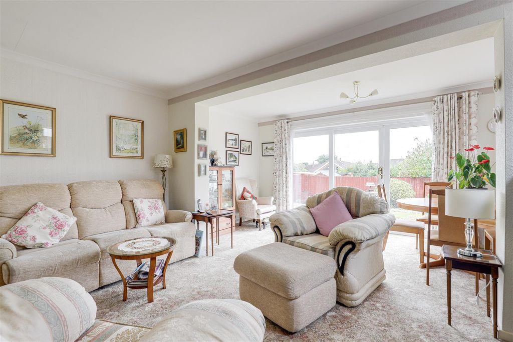Property photo 3 of 17 10220.Jpg