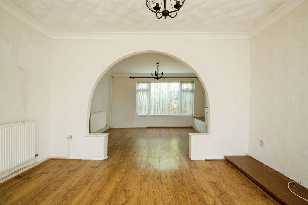 Property photo 3 of 23 Pbox-Img.Jpg