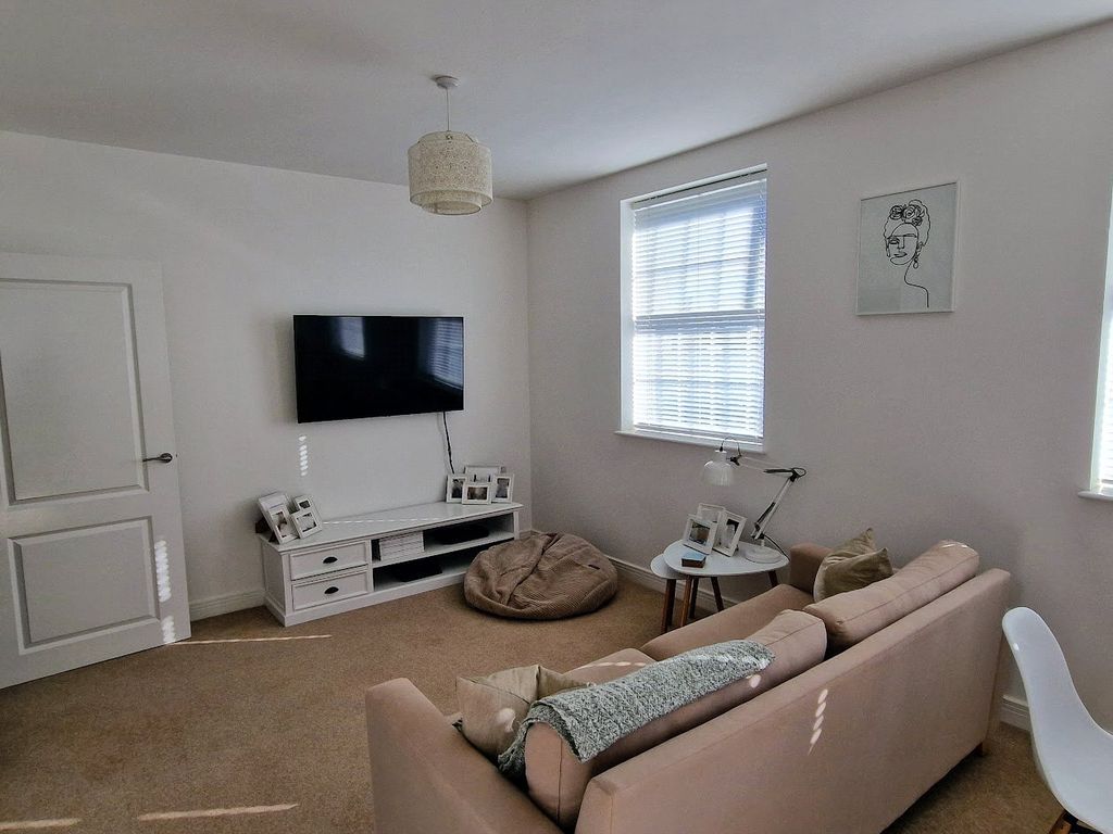 Property photo 2 of 13 Picture No. 02