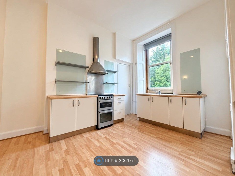 Property photo 1 of 11 Dining Kitchen