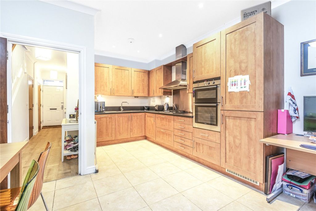 Property photo 3 of 8 Kitchen