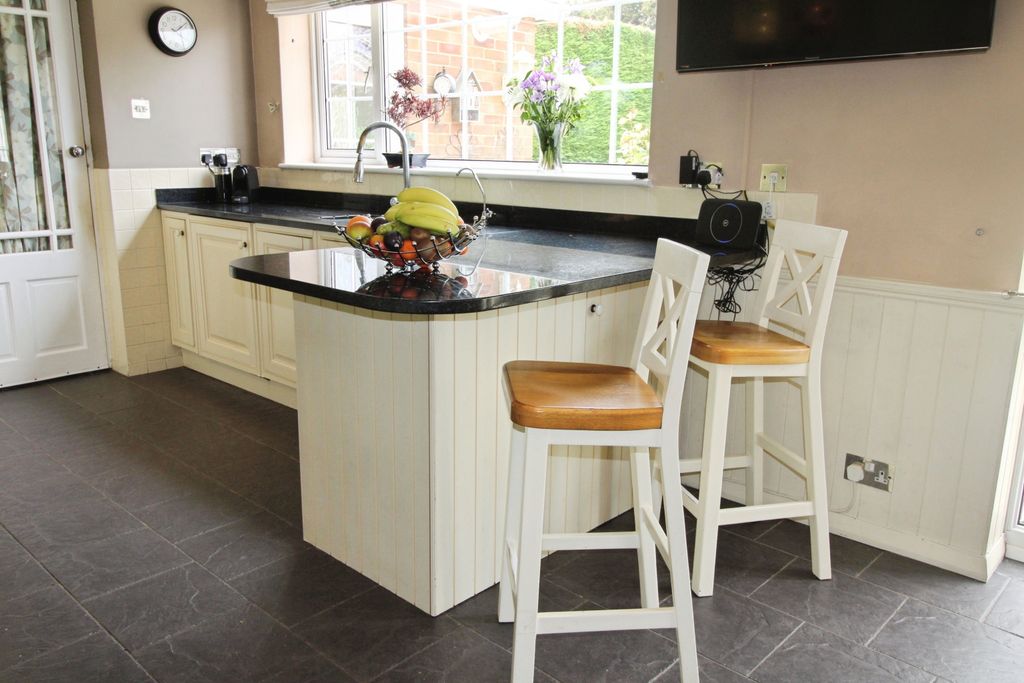 Property photo 3 of 44 Breakfast Bar.Jpg