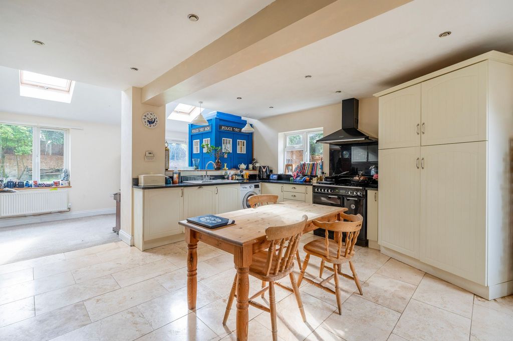 Property photo 3 of 21