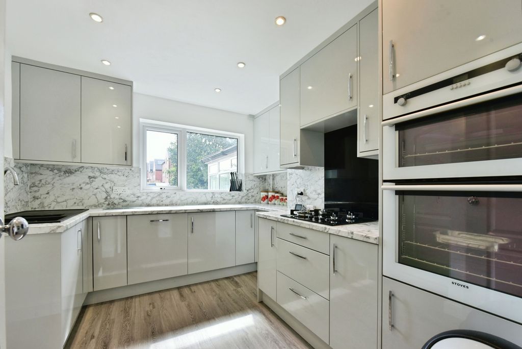 Property photo 2 of 20 Pbox-Img.Jpg