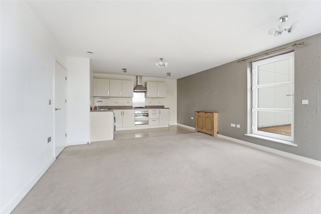 Property photo 2 of 16 Picture No. 24