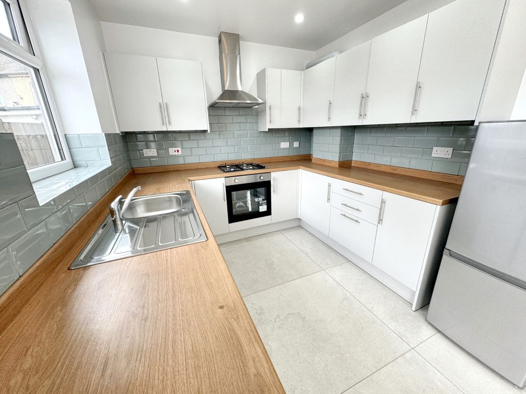 Property photo 2 of 26