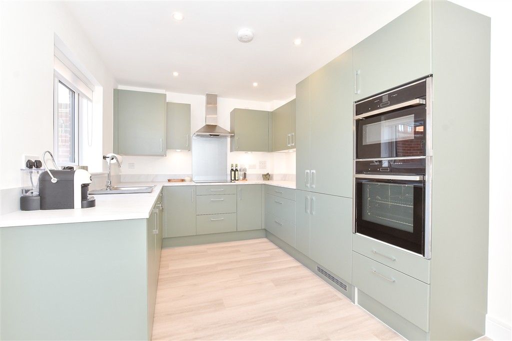 Property photo 3 of 18 Kitchen/Dining Room